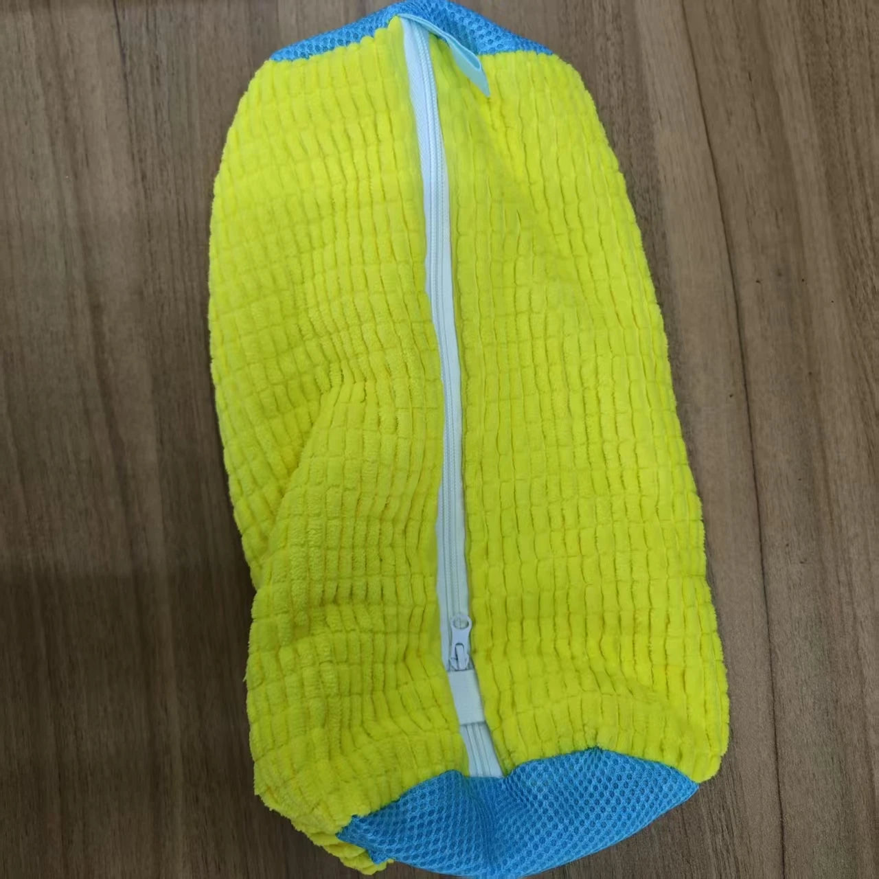 Durable Mesh Shoe Wash Bag with Zipper Rich Fluff Inside Protects Sneakers Casual Shoes in Washer Dryer Travel Storage Organizer