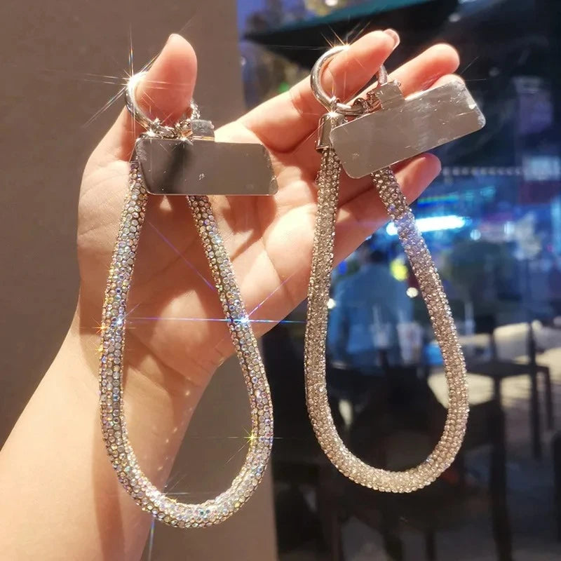 Luxury Style Full Diamond Phone Lanyard with Metal Clip Short Chain Handheld Wrist Flash Accessory Universal Light