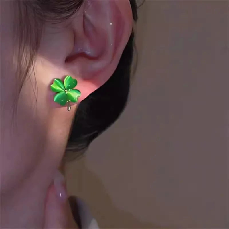 Fashionable Green Leaf Small Stud Earrings Chic Gold Color Metal Posting Earrings Tiny Daily Wear Jewelry For Women