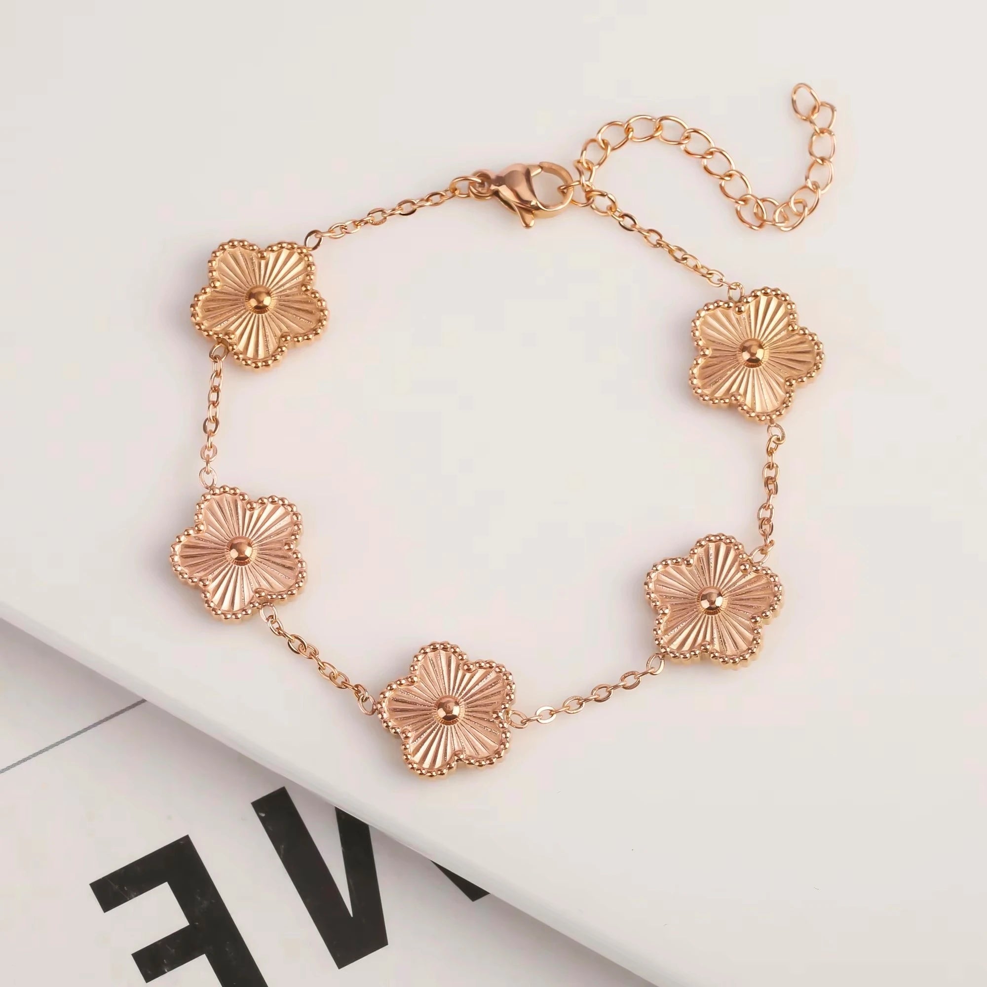 Fashion Flower Stainless Steel Bracelets For Women Trendy Gold Color Metal Bracelet Party Birthday Daily Cute Romantic Jewelry