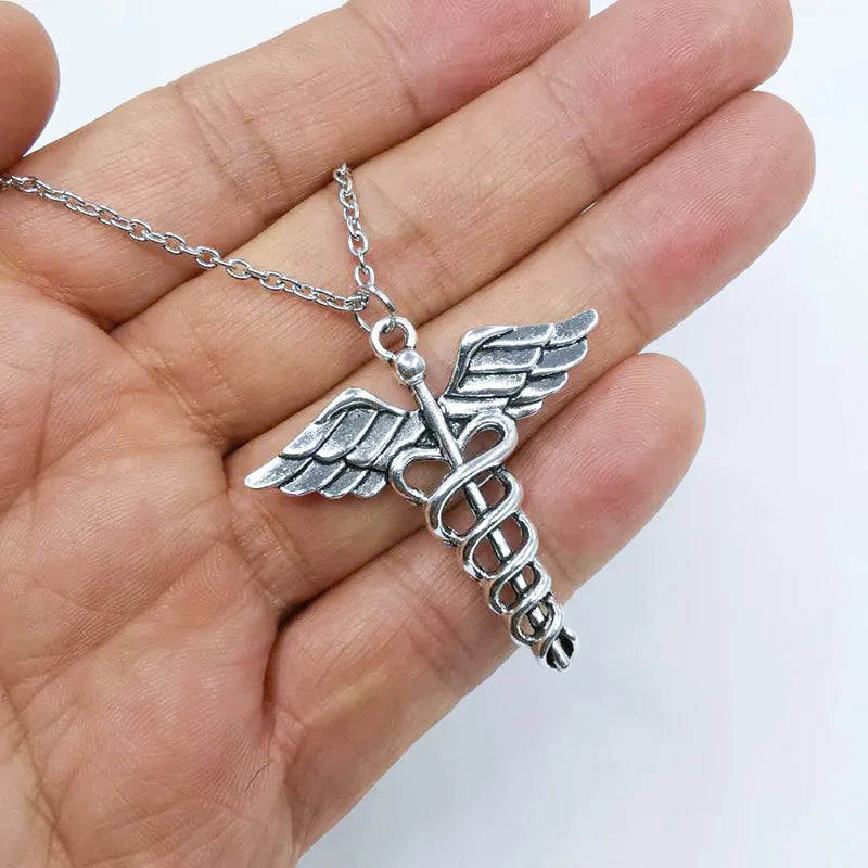 Y2K Aesthetic Razor Blade Pendant Necklace, Vintage Punk Goth Grunge Alloy Jewelry for Men and Women Edgy Street Style Accessory