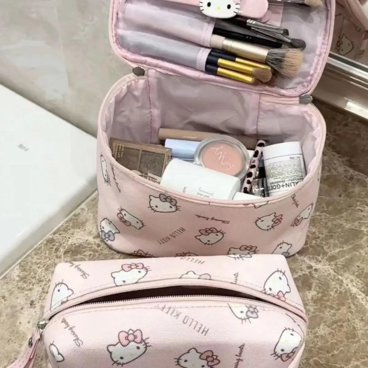 2025 New Hello Kitty Large Capacity Tote Bag Cute Print Design Portable Travel Organizer for Cosmetics Toiletries Makeup Storage