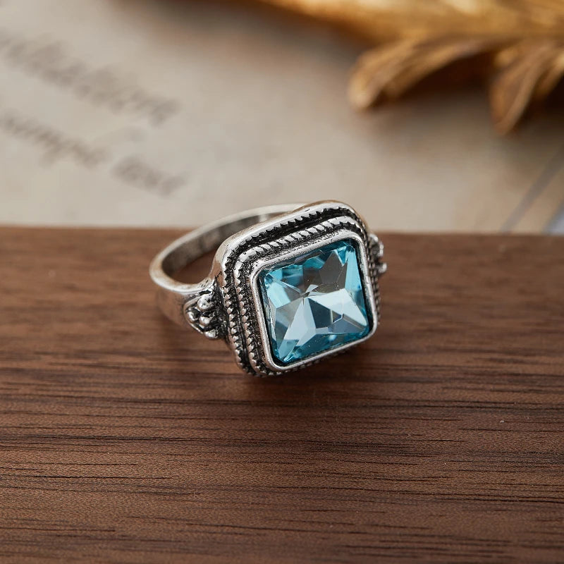 Vintage Shiny Zircon Ladies Ring Fashion Blue Zircon Jewelry Engagement Ring for Brides Wedding Ring Party Gifts