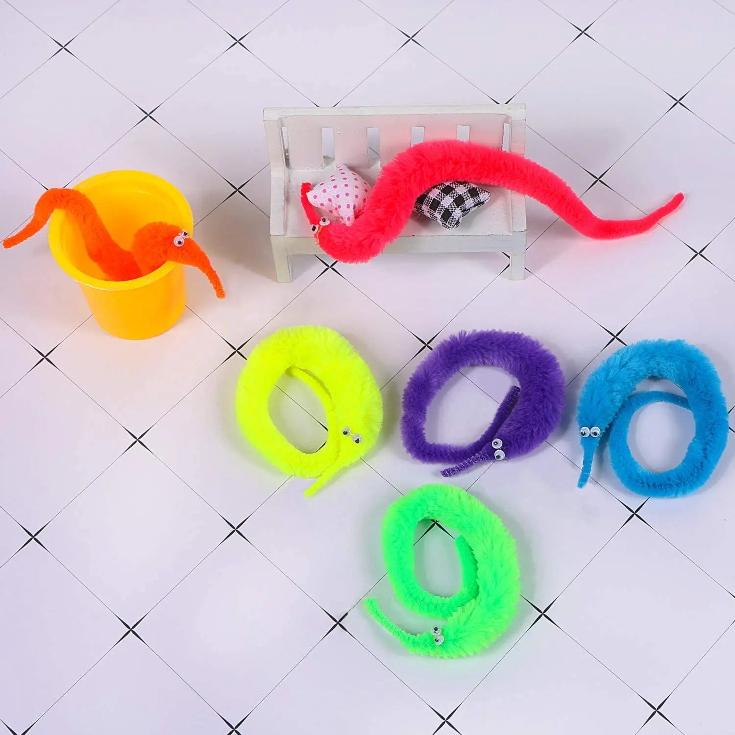 Magic Tricks Twisty Worm Magic Toys Party Favors Fuzzy Worm On A String Christmas Halloween Wizard Strange Trick Toys For Kids