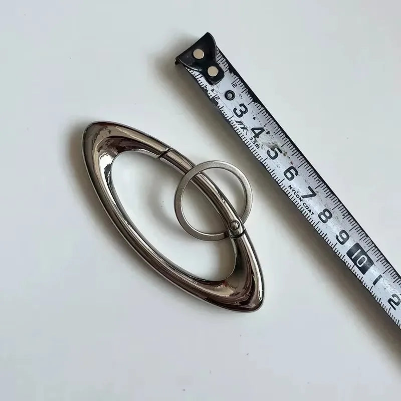 New Star Essential Icon Carabiner Keychain Blackout Women Men High Quality Oval Solid Belt Buckle Unisex Couple Sliver Key Ring