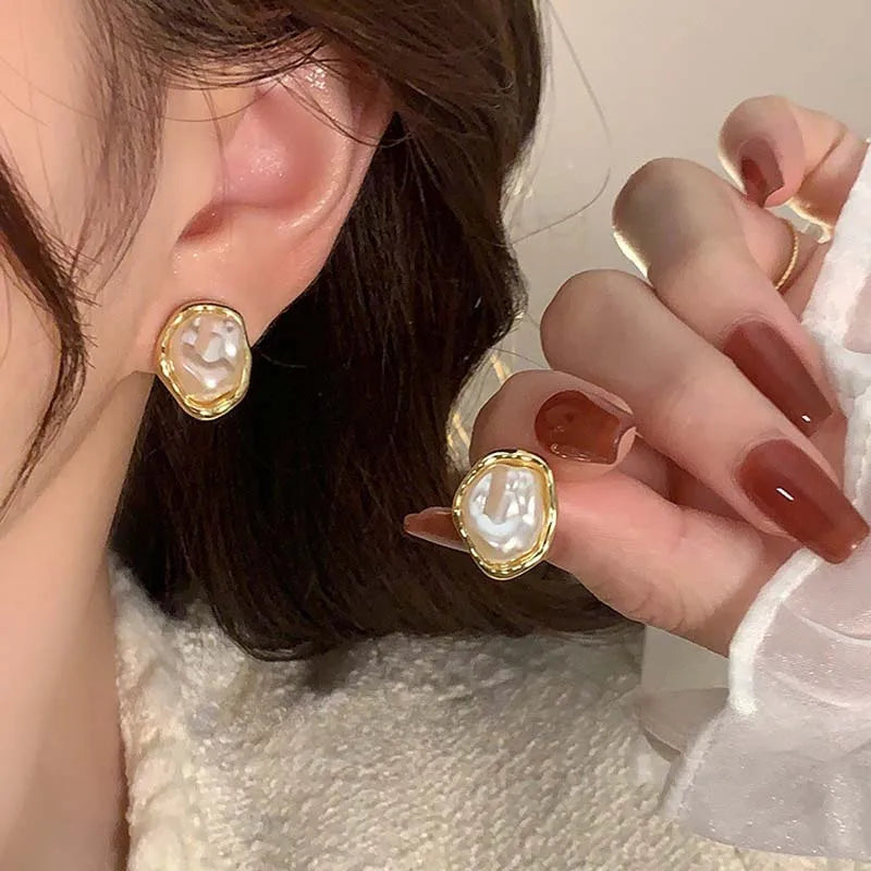 Geometric Irregular Round Metal Pearl Earrings for Women 2025 Minimalist Style Personality Earrings Trendy Jewelry Gift